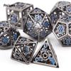 7-teiliges schwarz-blaues Rotationszyklon-Metallwürfel-Set aus hohlen polyedrischen Metallwürfeln, geeignet für Rollenspiele, RPG-Brettspiele, Kartenspiele