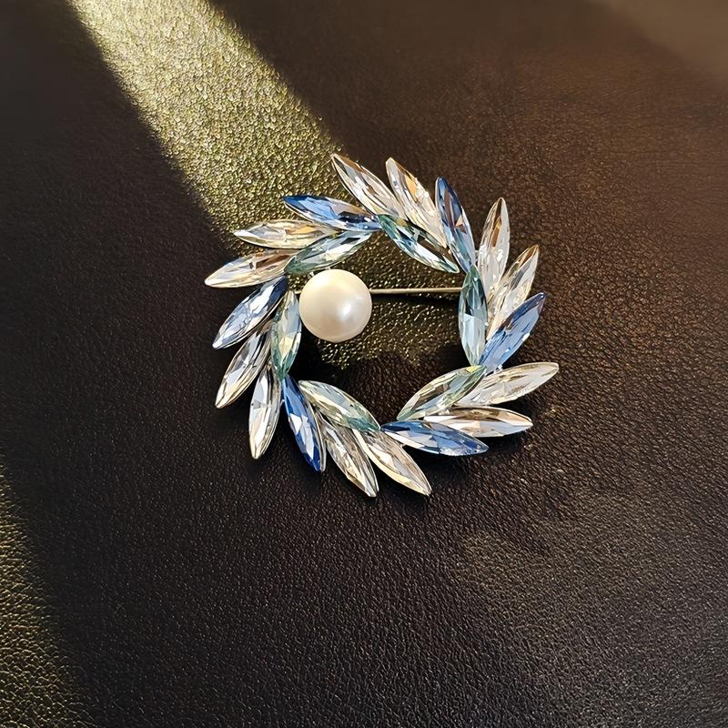 High-End Light Luxury Flower Brooch Female Heavy Industry Design Sense Animal Brooch Diamond Corsage Coat Clothing Accessories