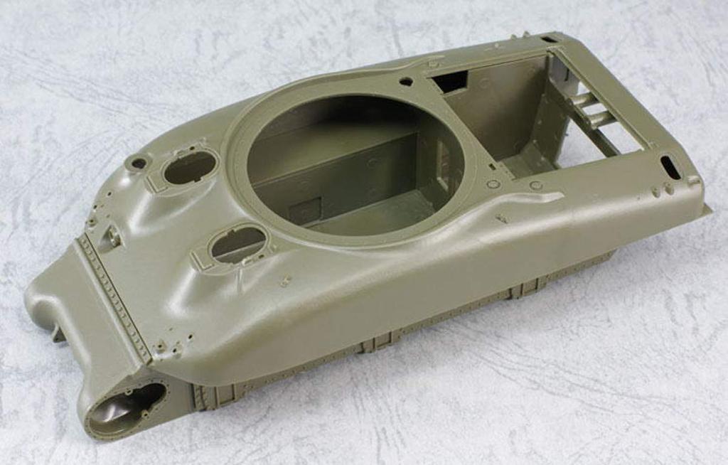ASUKAMODEL 1/35 Scale US Army Medium Tank M4A1 Sherman (Mid Production) Plastic Model 35-010