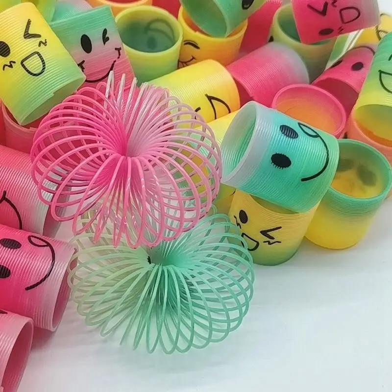 12 pezzi arcobaleno molle magiche cerchio giocattoli bambini festa di compleanno favori regali omaggio souvenir asilo ospite pinata riempitivi