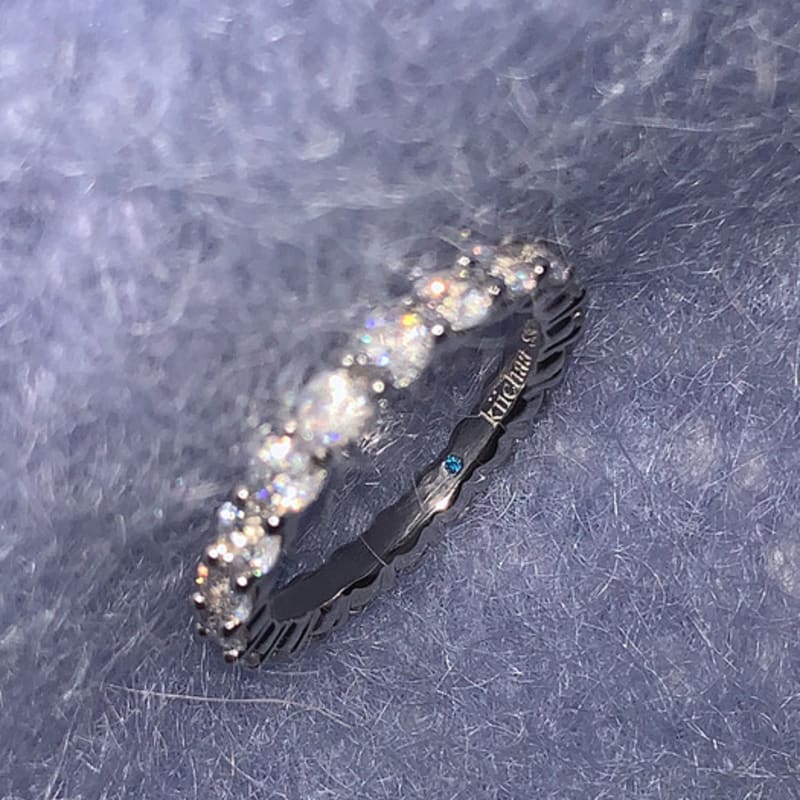 kiichaa Holds Ring_2 Color