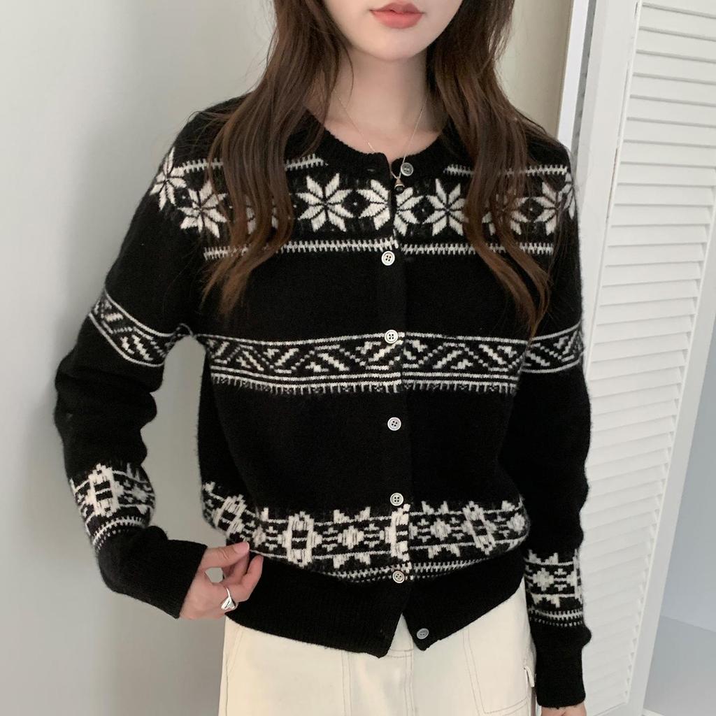 2026 Retro Snowflake Jacquard Loose-Fit Autumn Cardigan Sweater for Women