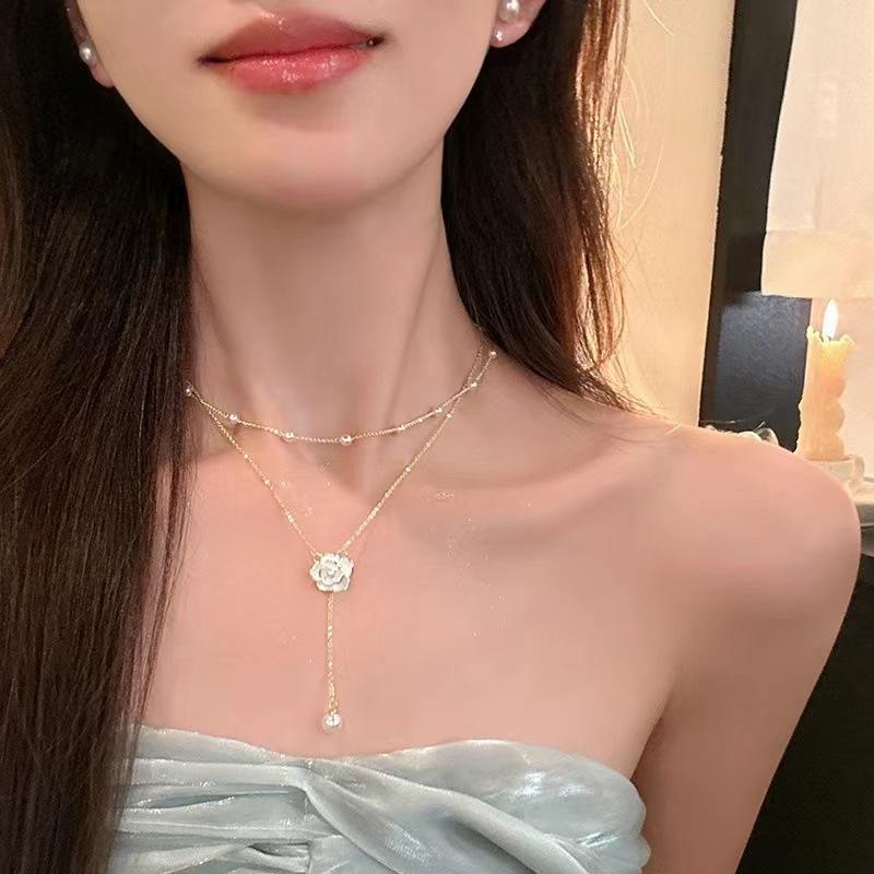 Pearl collarbone chain Women's versatile temperament Fashion niche necklace Neck chain Accessories