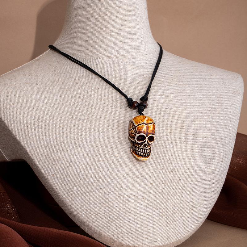 Retro Ethnic Style Niche Men'S And Women'S Collarbone Chain, Pendant Necklace, Shark Tooth Sweater Chain, Imitation Ivory Adjustable Necklace.