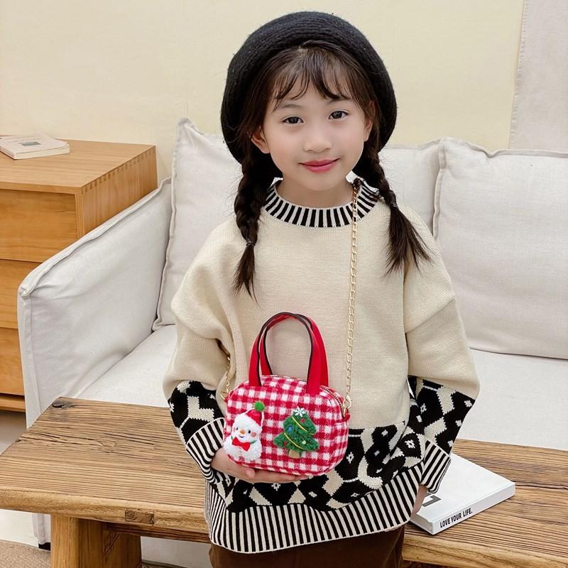 Breathable And Fun Childrens Bag With Eyecatching Christmas Tree And Chain Strap