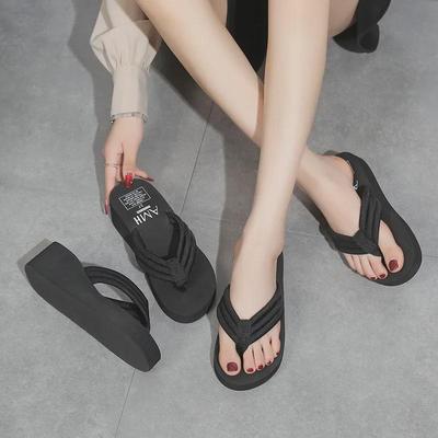 Women's Thick-Soled Non-Slip Flip-Flops: Stylish Summer Outdoor Slippers.