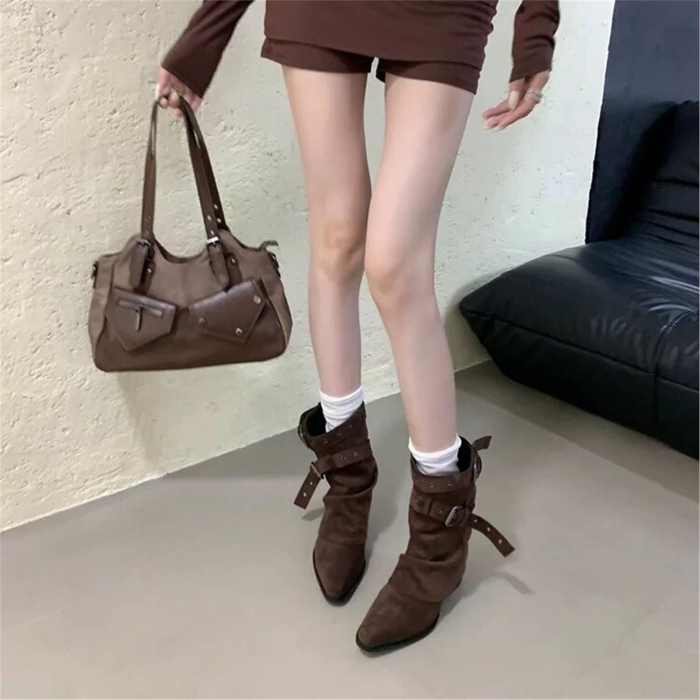 

Американские Spice Girls Пряжка для ремня Брюки Ботинки Ботильоны Женские ботинки 2025 Ранняя осень Новый нишевый дизайн Ботильоны Ботинки в западном стиле 40 темно-коричневого