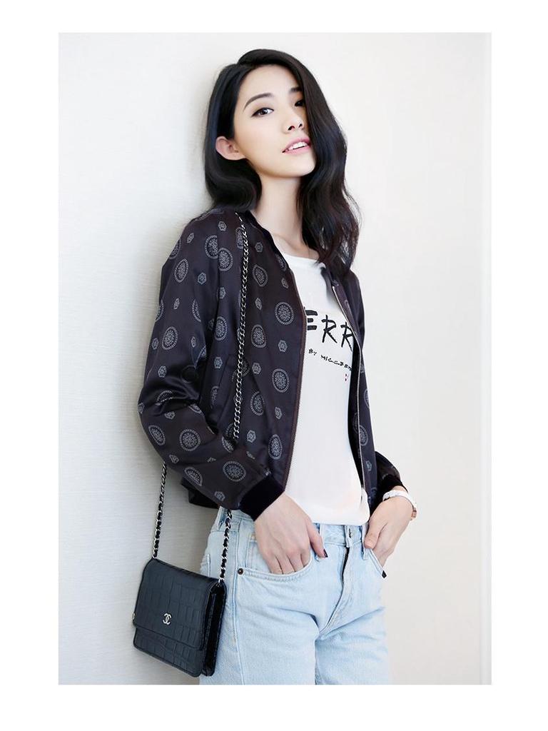 Korean-Style Women's Baseball Jackets: Fashionable, Versatile, and Zippered Long-Sleeve for Spring and Autumn.