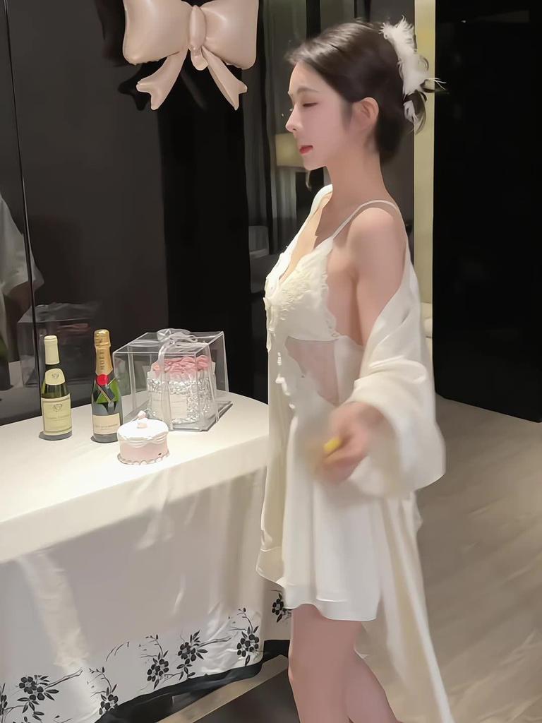 Eisseide Damen Sexy Nachthemd & Camisole Morgenmantel Set – Hochwertig, Schöner Rücken, mit Brustpolstern, für Frühling und Herbst Homewear