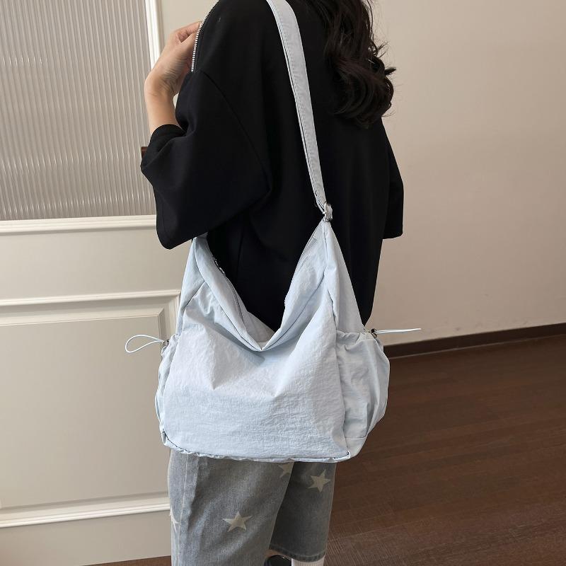 Stylish solid color casual shoulder bag New large-capacity simple messenger bag Versatile Korean version Lazy commuter bag