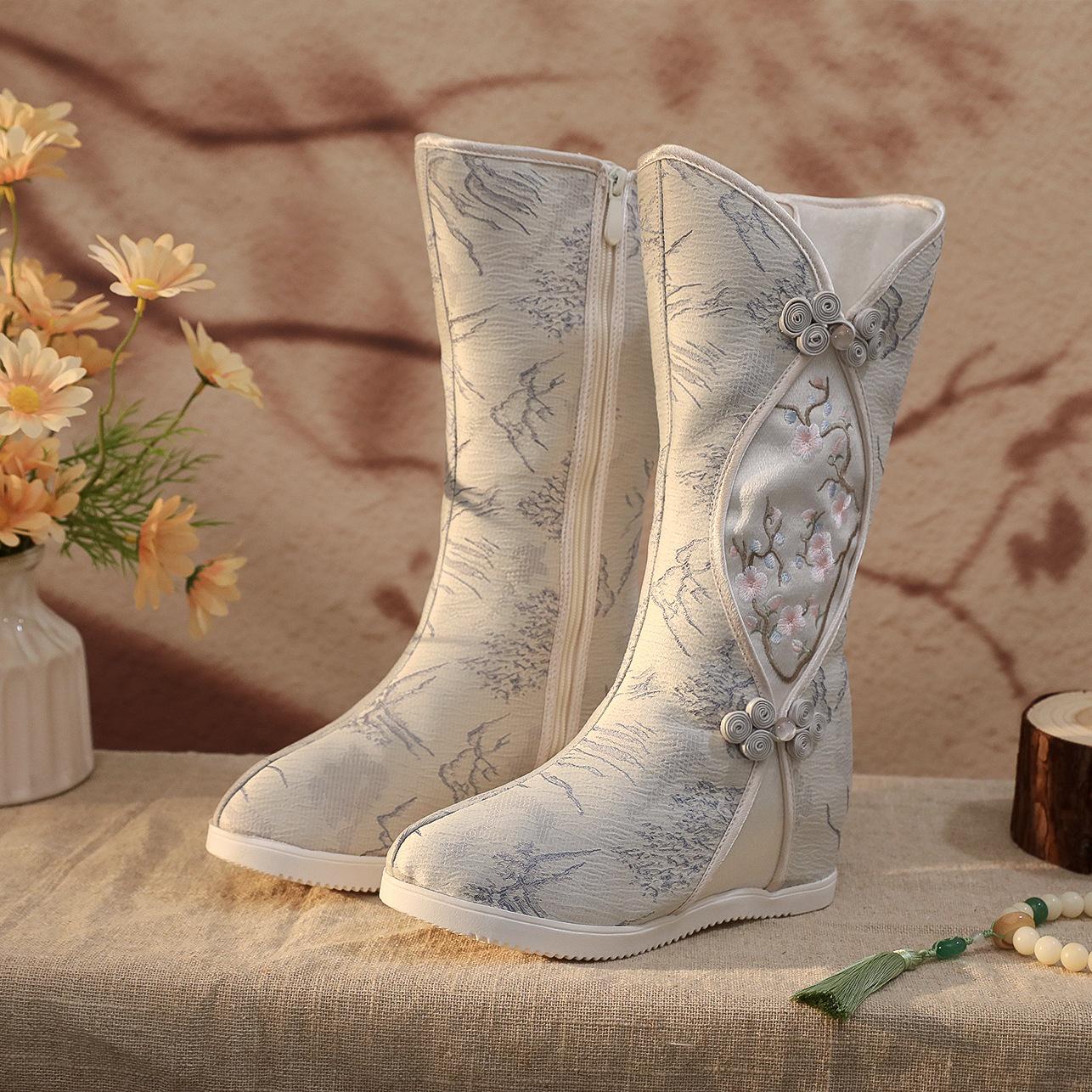 

2024 Autumn Ink Wash Distant Mountains Embroidered Hanfu Boots with Inner Height 41