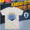 SALE KC Royals Bring Out The Blue Unsere Herzen sind True Blue Royals T-Shirt Giveaway Unisex T-Shirt