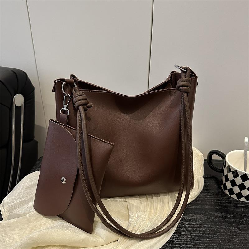 Today's Popular Bags Women's Large-capacity Commuter Bags New Summer Retro Fashion Shoulder Bags Bucket Bags