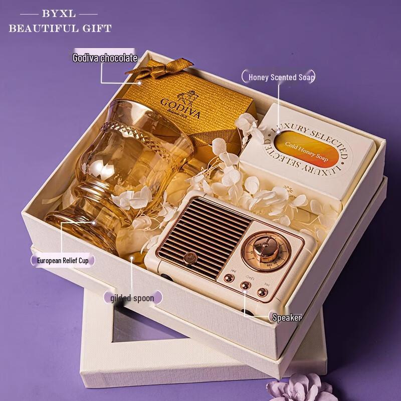 Подарочный набор стеклянных стаканов с тиснением к Женскому дню