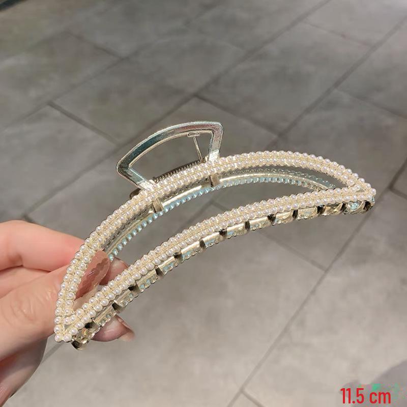 Shark Clip 2022: Fashionable Butterfly Hair Claw, Elegant Large Floral Design for Ponytail and Back of Head Styling