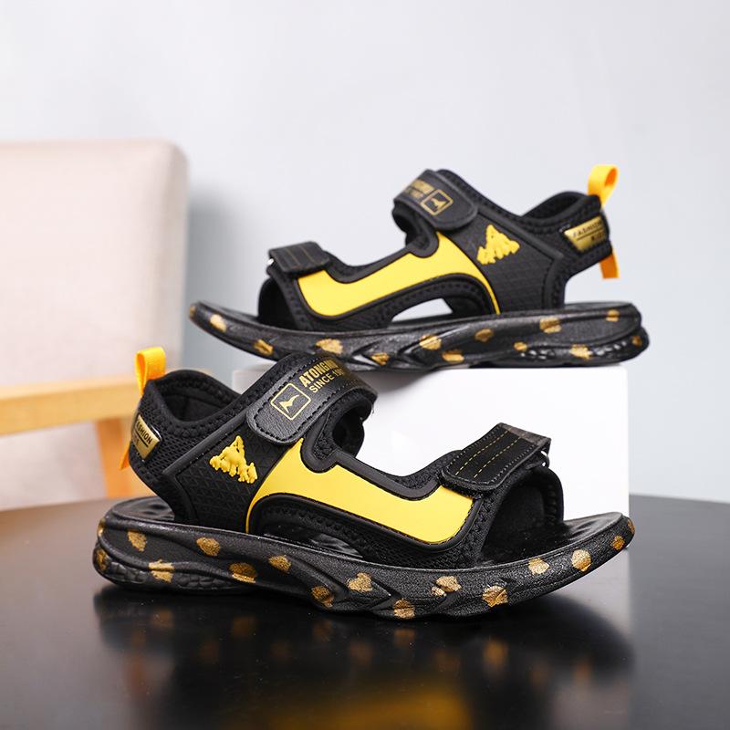 Kindersandalen Jungen rutschfeste weichsohlige Sandalen mittlere und ältere Jungen Jungen lässige trendige Strandschuhe schwarz gold