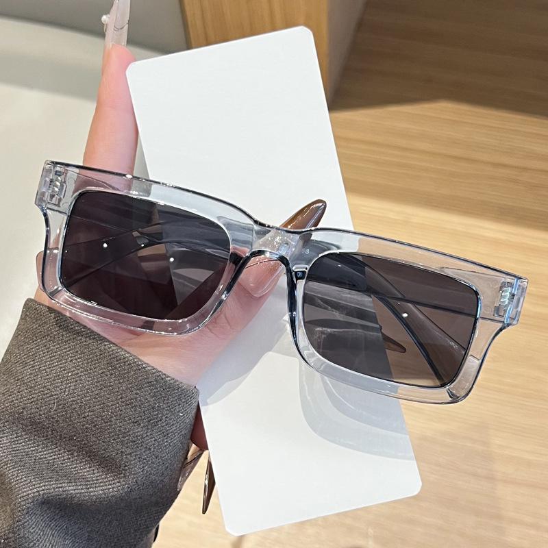 2026 Nuevas Gafas de Sol de Moda Metálicas Cuadradas Pequeñas con Clavos de Arroz para Mujer