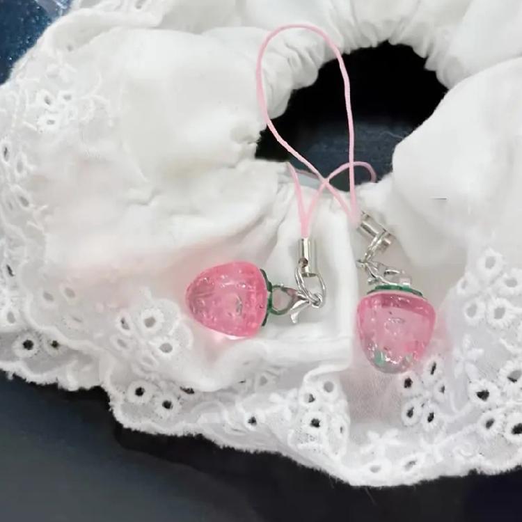 3D Fruit Pendant Keychain Strawberry Key Holder Handmade Car Key Accessory Handbag Decoration for Fashion Enthusiasts