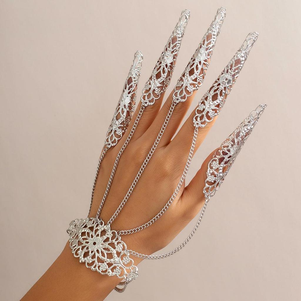 European & American Gothic Halloween Chain Finger Bracelet with Cone-Shape Nails
