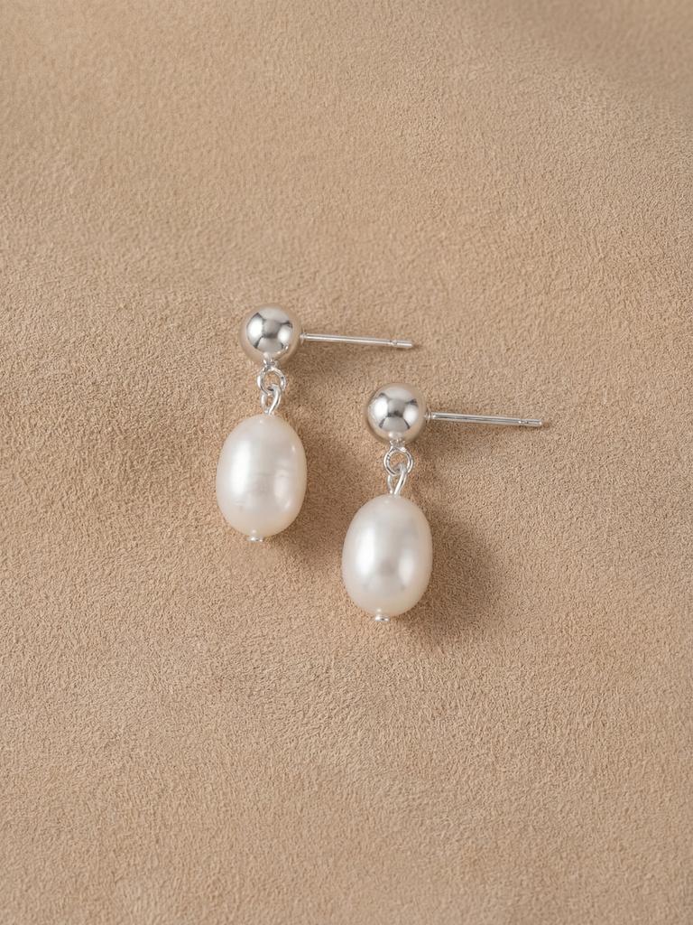 Leeenoir Jingle Bell Pearl Earring