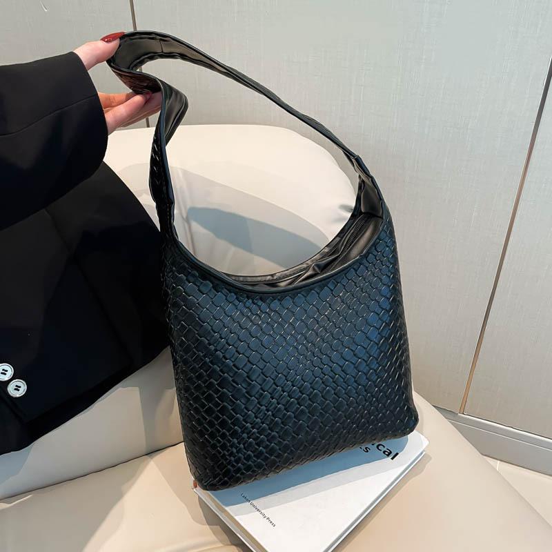 

Wholesale casual retro large-capacity bag women s 2025 new popular versatile foreign style shoulder bag woven bucket bag чорний