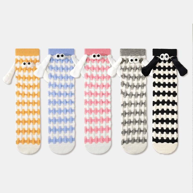 1Pair Magnetic Skin-friendly Big Eyes Dopamine Hand-in-hand Socks Comfortable Plaid Pattern Cartoon Couple Socks Warm Colorful