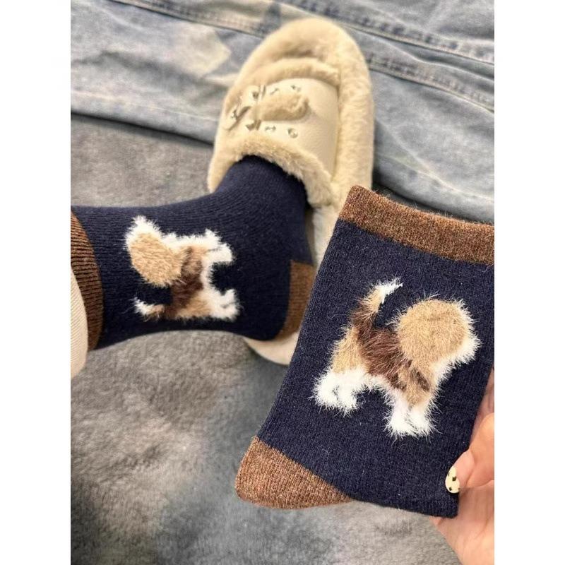 Early Autumn Plant Plush Puppy Socks for Women, Retro and Warm, School-style, Cute Mid-calf Postpartum Socks