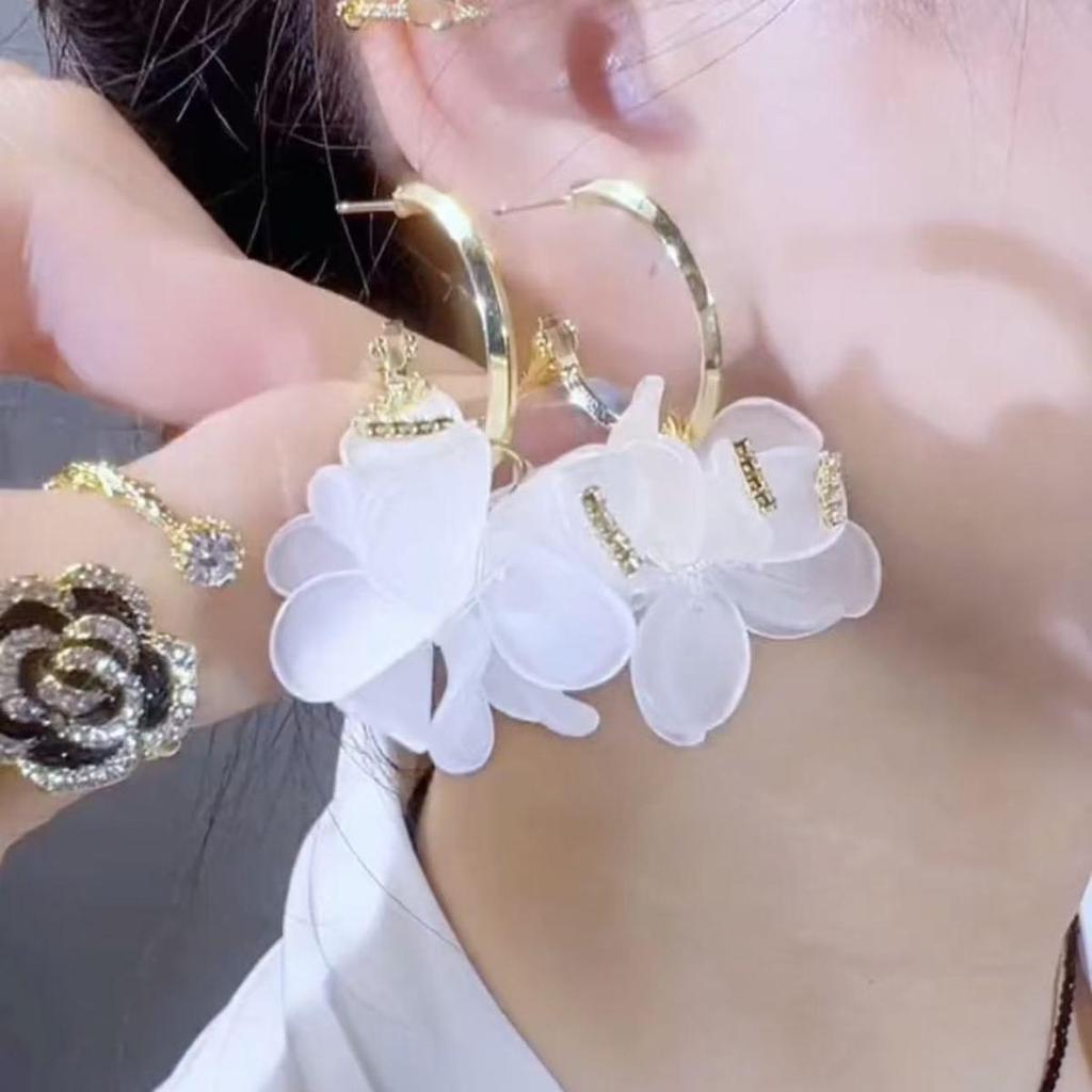 Korean Fashion Petal Ear Cuffs: Elegant, Versatile Fairy-Style Earrings