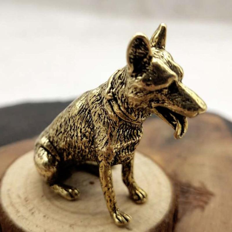 Mosazný kov Socha psa Lucky Fortune Malá ozdoba Vintage Malé štěně Čínské stolní čajové zvířátko Sedící vlk Figurky zvířat