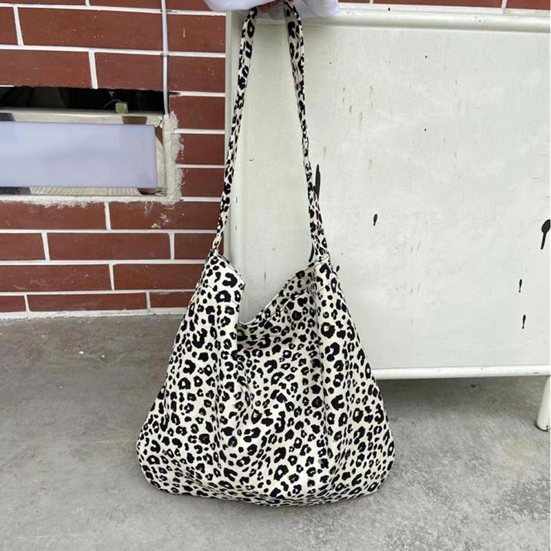 

Yogodlns Modern Leopard Print Messenger Bag Single Shoulder Canvas Bag for Female Student Diagonal Large Capacity Straddle Bag 43x35cm білий