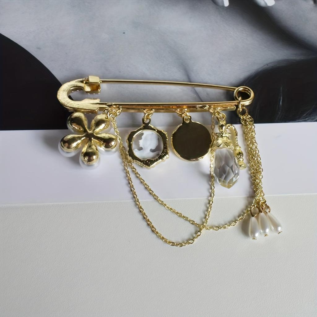Glamorous Flower Shaped Pearl Pendant Brooch Sparkling Faux Pearl Inlay Safety Pin Design Luxury Style