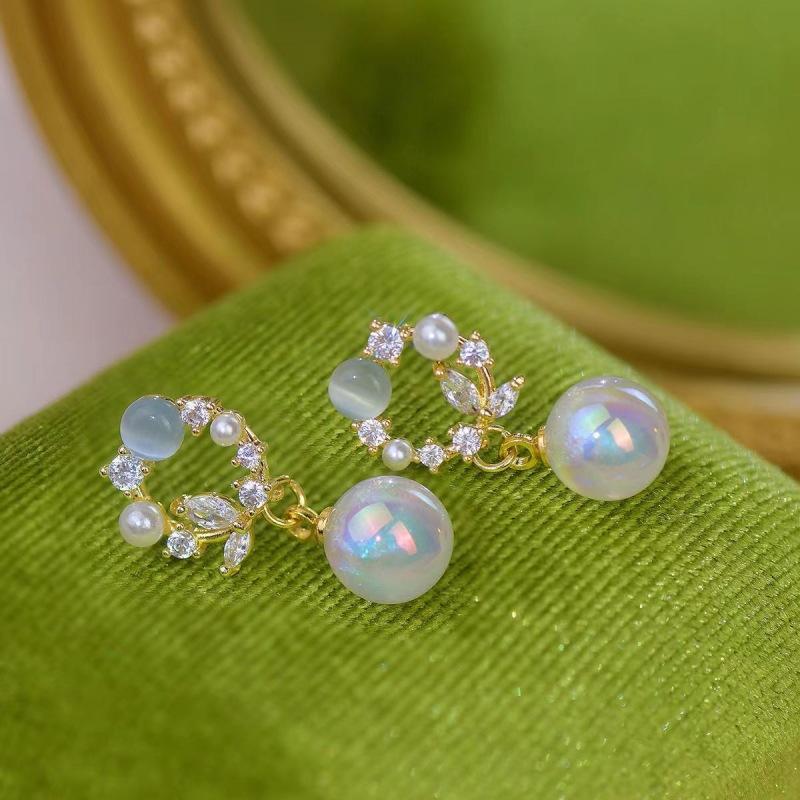 Retro light luxury pearl flower fashion earrings femininity high sense atmosphere stud earrings versatile personality earrings
