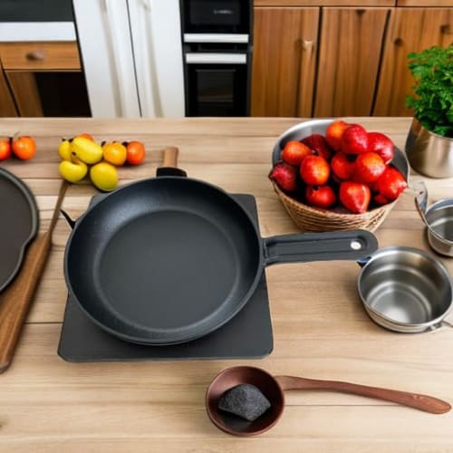 Ishigaki Skillet, 15cm, Inner Diameter 14.1cm x Depth 2.7cm, Snack Skillet with Base, Cast Iron, Direct Heat, Induction Cooking Compatible, Oven, Gril