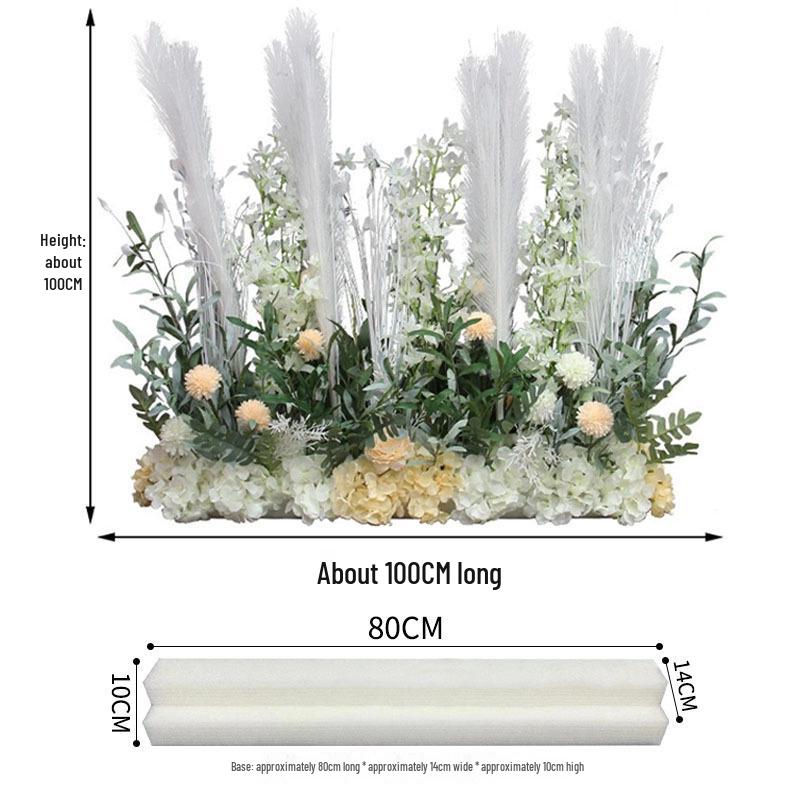 Hochzeitsgangdekoration im New Forest-Stil mit Blumen und Federn
