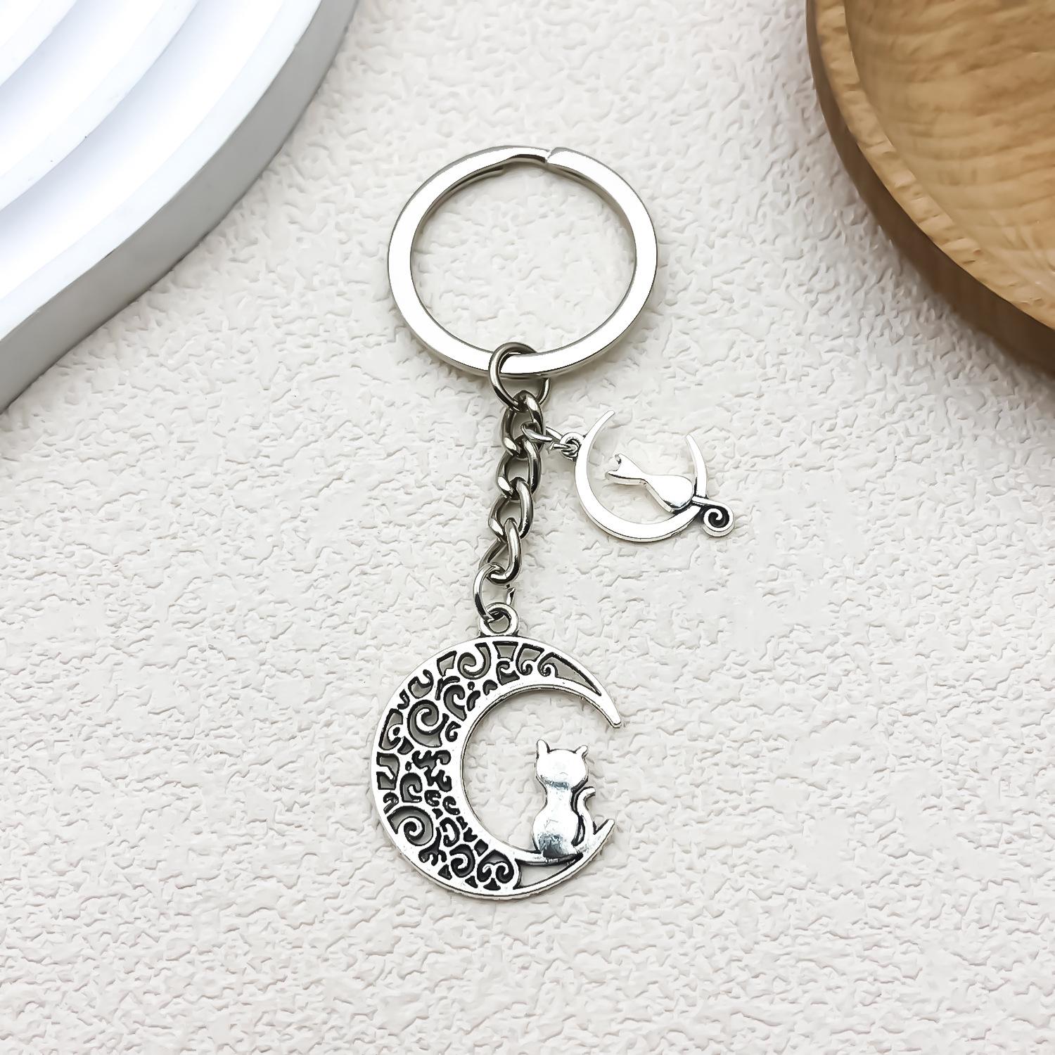 Ancient Silver Moon Cat Silhouette Keychain - Simple Korean Style Bag Pendant