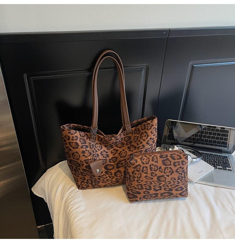 

Fashion high-texture leopard print tote bag 2025 new Korean version niche shoulder bag retro large-capacity commuter bag women коричневый
