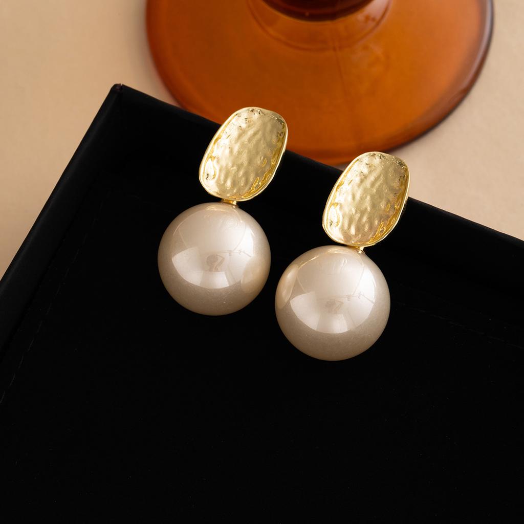 Runde Perlen-Anhängerohrringe Französische Retro-Mode Exquisite Einfache Steckerohrringe Persönlichkeits-Atmosphäre-Ohrringe