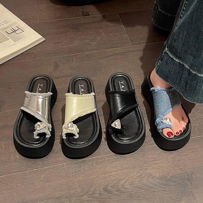 Thick-bottomed Casual Cover Toed Rhinestone Slippers Women's 2025 Summer New Super Fire Beach Versatile Lace One-word Cool Slippers