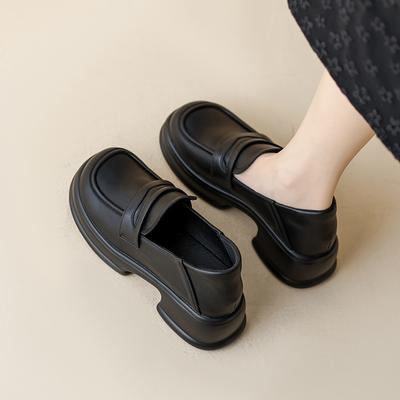 2025 Sommer neue schwarze Plateau-Loafer mit dickem Absatz erhöhende kleine Lederschuhe Damen-Loafer Damen-Sommer