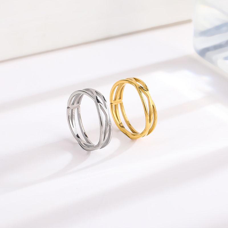 

Elegant Hollow Titanium Steel Ring for Women - High-End 18K Gold Niche Design US Size 6