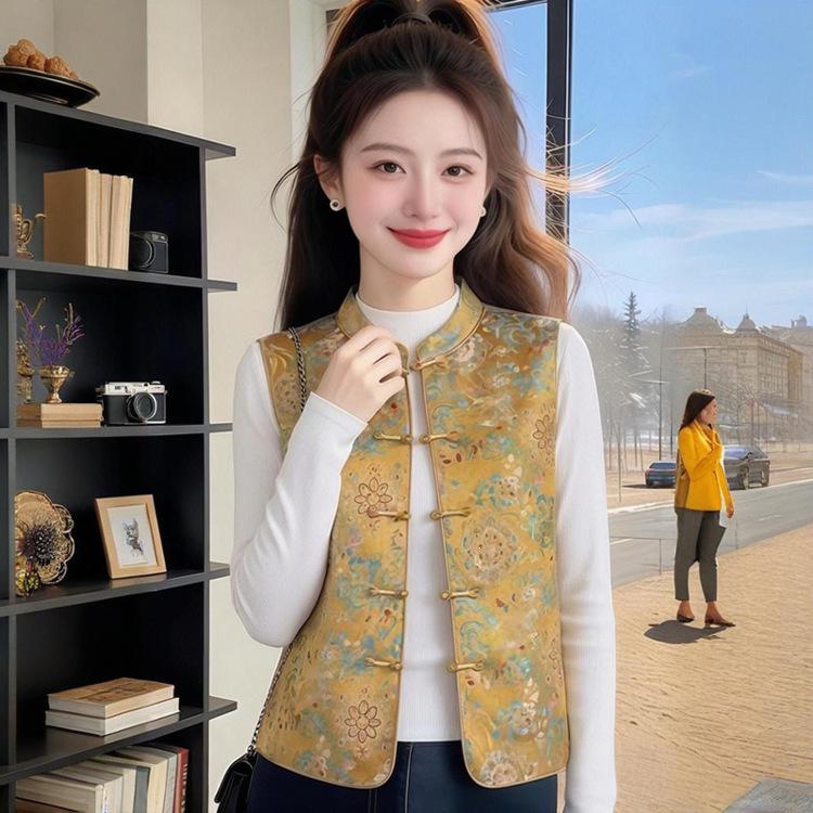Elegant Retro Jacquard Vest with Frog Button for Moms - Age-Reducing, Stylish Outerwear for Middle-Aged and Elderly Women