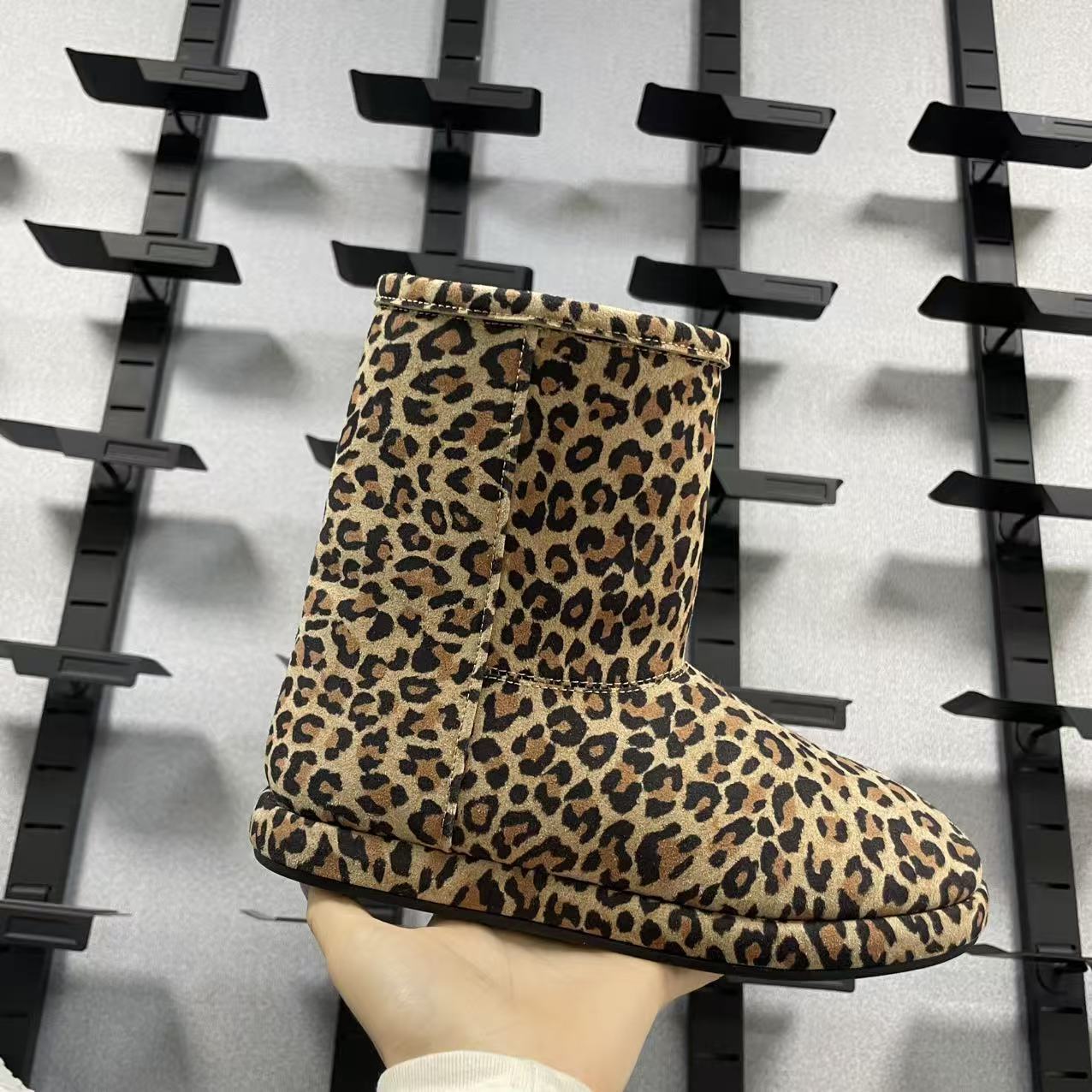 

Public version European station 2025 autumn and winter new leopard print sheepskin integrated snow boots women s flat bottom non-slip warm cotton 35 цветной печати леопарда