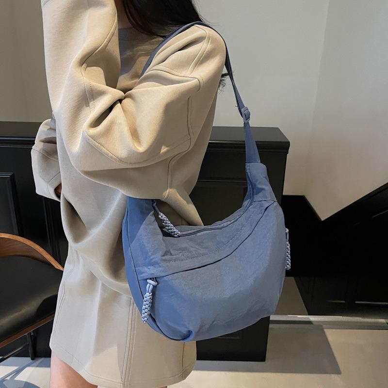 Casual dumpling bag, high-quality texture versatile large-capacity messenger bag, women's new class commuter bag