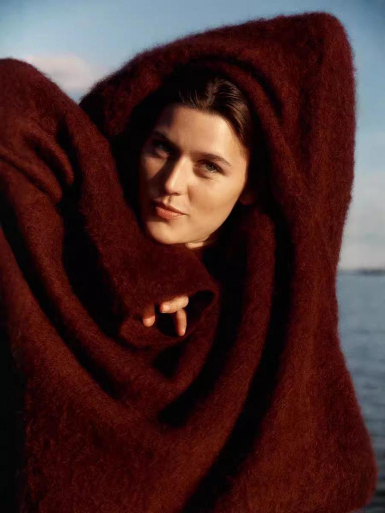 New Women's Loose Round Neck Plush Sweater: European & American Autumn/Winter Collection – Cozy, Solid Color Knit Outerwear, Lazy Style.