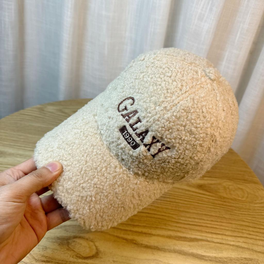 Hat Women's Autumn and Winter Warm Lamb Wool Face Revealing Small Baseball Cap Korean Version Thickened Plush Cute Peaked Cap Covering The Face