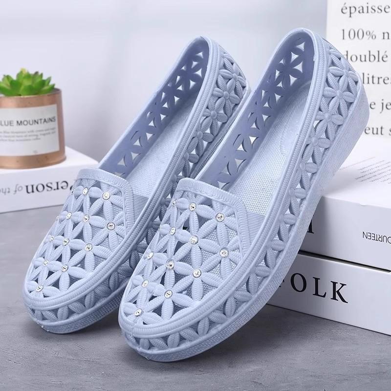Buy One and Get One Free Summer PVC Hole Shoes Breathable Hollow Women's Shoes Soft-soled Mother Shoes Flat-soled Bag Head Beach Shoes