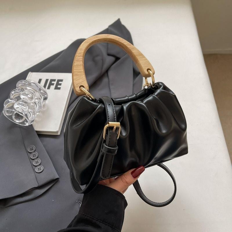 

Versatile Cloud Bag For Women 2024 Trendy Square Shape Soft Fabric Must-have Crossbody Accessory чорний