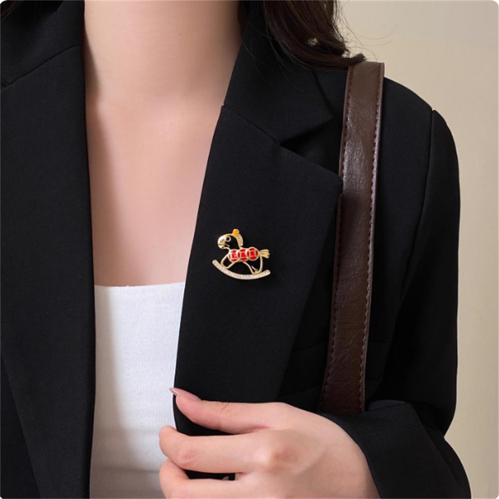 Horse Clothing Pin Autumn Release Golden Horse Brooch Openwork Horse Pin Openwork Women Fashion Brooch For Gifting Women Formal