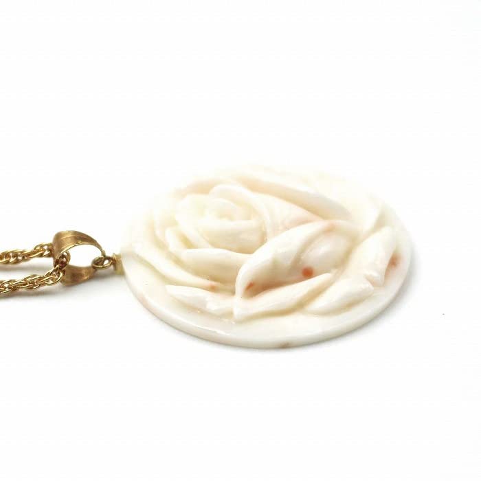 Coral rose pendant with 18K gold hardware gift wrapping and gift tag Includes a 45cm plated chain be changed to an 18K gold chain Undyed rose coral