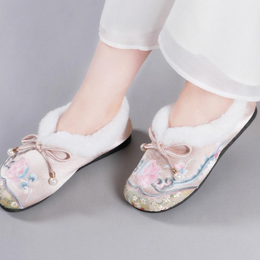 Autumn and Winter Retro Handmade Cloth Shoes, Women's Casual Embroidered Cotton Shoes, Women's Plus Velvet Winter Shoes, Plush Shoes